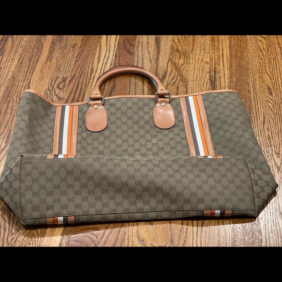 🎉 HOST PICK 🎉 Gucci travel bag overnight luggage bag NEVER CARRIED!   🔥🔥 - Picture 9 of 15